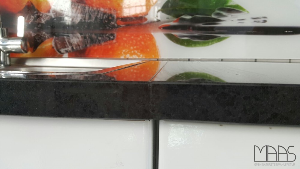 Granit Arbeitsplatten Padang Basalt Black TG-41 mit plierten Oberflächen