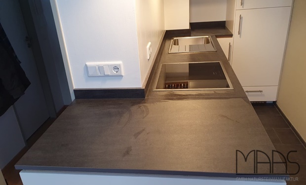 Aachen Dekton Arbeitsplatten und Sockelleisten Bromo