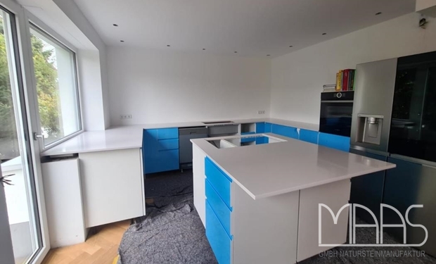 Alfter IKEA Küche mit Silestone Arbeitsplatten und Rückwände White Storm
