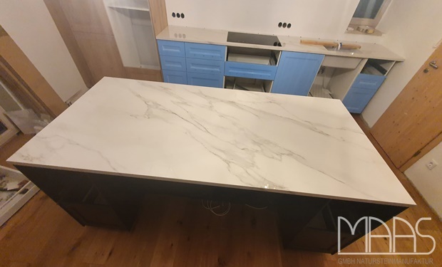 Altötting IKEA Küche mit Level Arbeitsplatten Statuario Michelangelo