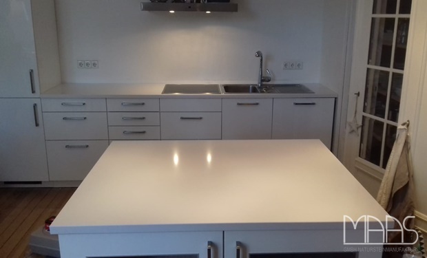 Silestone Arbeitsplatten und Glasrückwand