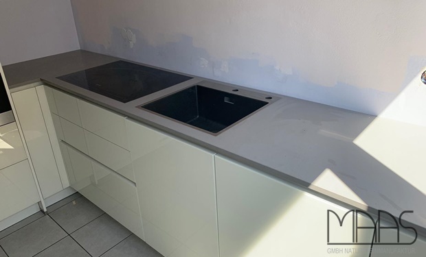 Bonn Caesarstone Arbeitsplatten und Rückwände 4003 Sleek Concrete