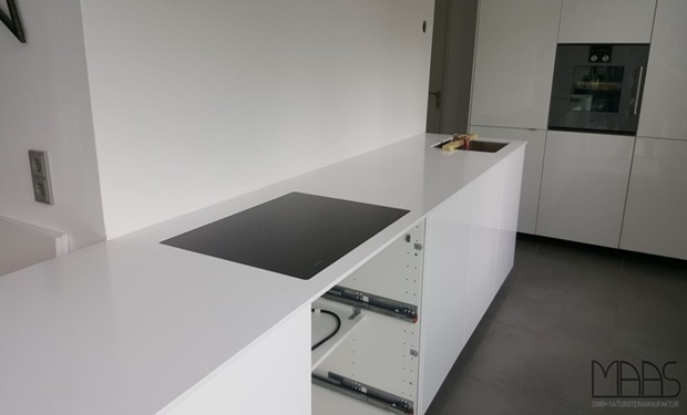 Erlangen IKEA Küche mit Silestone Arbeitsplatte Iconic White