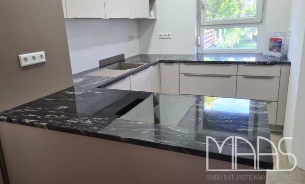 Heilbronn Granit Arbeitsplatten und Fensterbank Black Cosmic