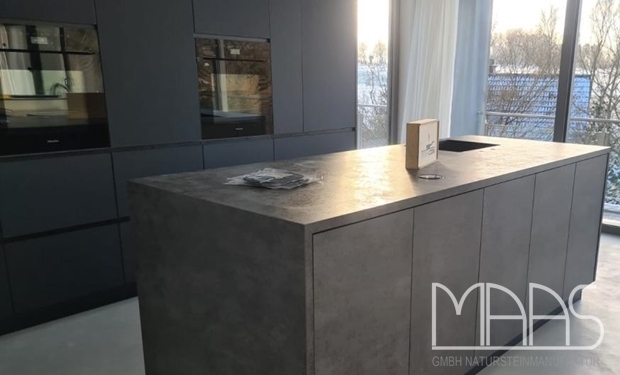 Kelmis Neolith Arbeitsplatte und Seitenwangen Iron Grey