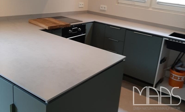 Köln IKEA Küche mit Dekton Arbeitsplatten und Wischleisten Kovik