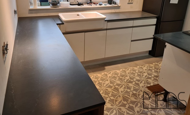 Köln Silestone Arbeitsplatten Charcoal Soapstone