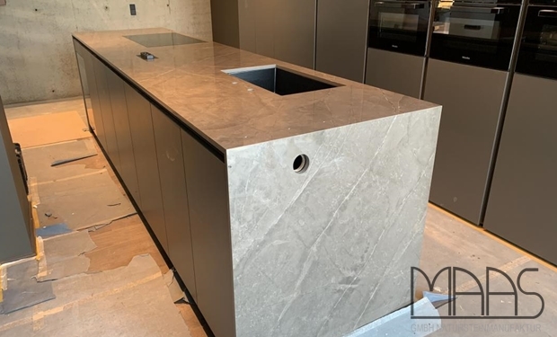 Luxemburg Dekton Arbeitsplatten und Wangen Korso