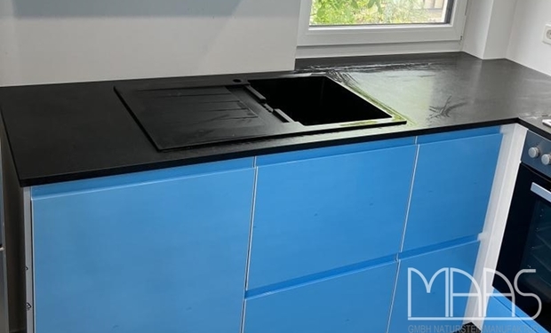 Mainz IKEA Küche mit Granit Arbeitsplatten und Fensterbank Nero Assoluto Zimbabwe