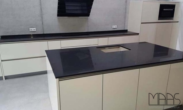 Mannheim Caesarstone Arbeitsplatten Jet Black