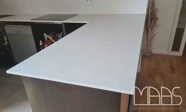 Lübeck IKEA Küche mit Silestone Arbeitsplatten und Rückwand Snowy Ibiza