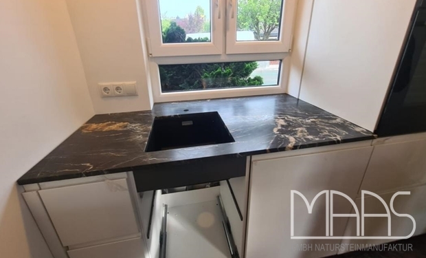 Neumünster Granit Arbeitsplatten Belvedere