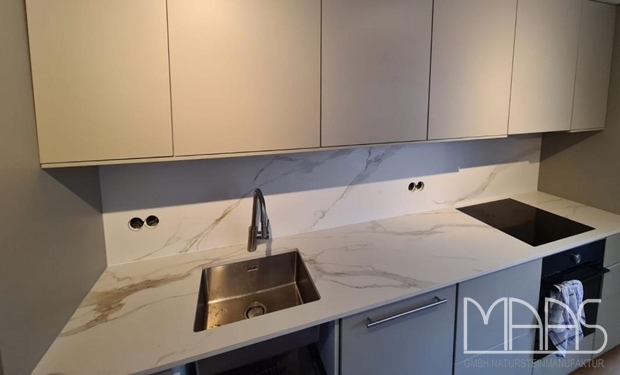 Neuss Infinity Arbeitsplatte und Rückwand Calacatta Oro