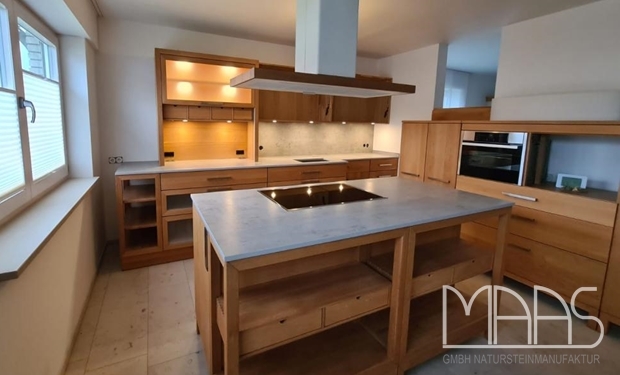 Niederkassel Neolith Arbeitsplatten und Rückwand Beton neolith