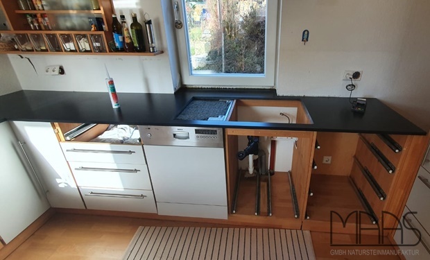 Ravensburg Silestone Arbeitsplatten Negro Tebas