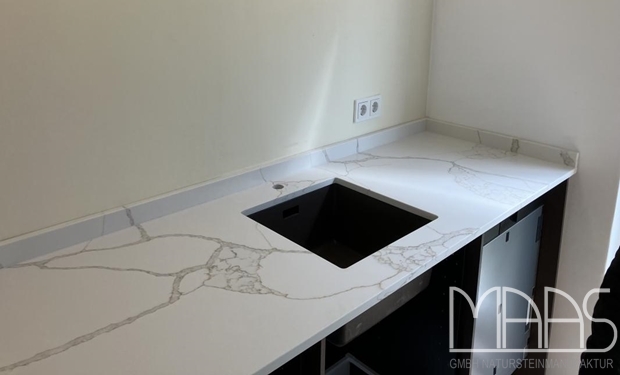 Solingen IKEA Küche mit Dream Quarzagglo Arbeitsplatten Dream Calacatta Oro
