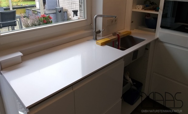 Stolberg IKEA Küche mit Silestone Arbeitsplatten Iconic White