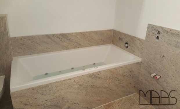 Granitplatten im Badezimmer