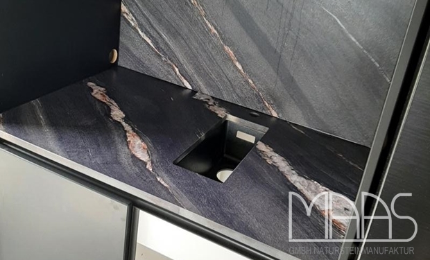 Wien Keramik SapienStone Arbeitsplatten und Rückwand Kuroca