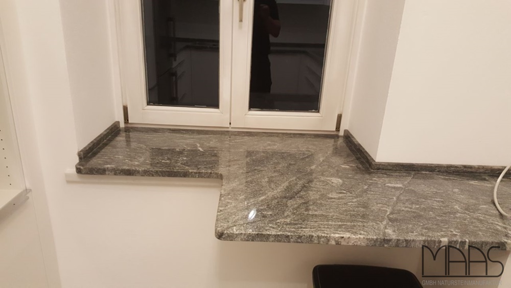 Granit Arbeitsplatten und Fenstetbank Multicolor Grün in einem