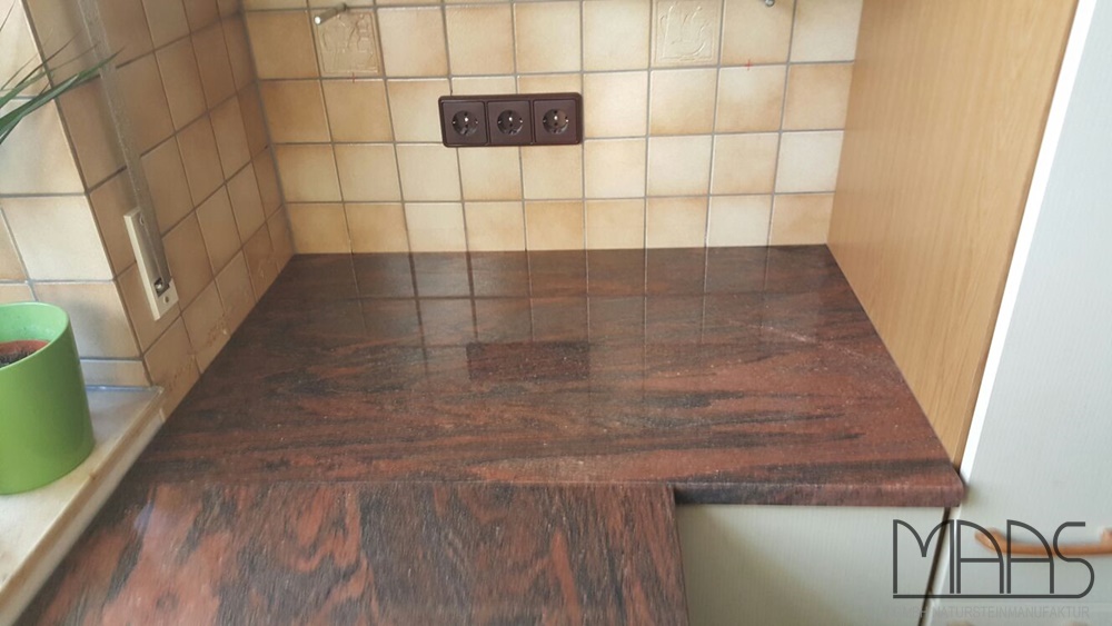 Drei Granit Multicolor Guayana Arbeitsplatten in Köln geliefert