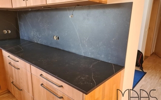 Dekton Arbeitsplatte und Rückwand Kelya