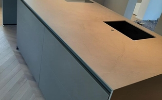 Montage der CTX - Basic Keramik Arbeitsplatte und Seitenwangen Pulpis Ivory in Alfter