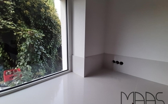 IKEA Küche in Alfter mit Silestone Arbeitsplatten und Rückwände White Storm