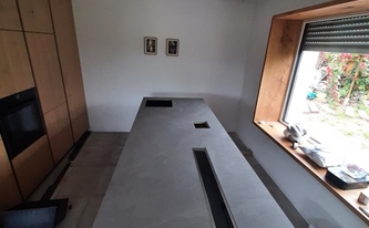 Küche in Ansbach mit Level Keramik Arbeitsplatte Slate Grey