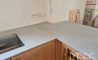 Infinity Arbeitsplatte Concrete Light mit Ausklinkung