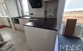 Küche in Babenhausen mit Dekton Arbeitsplatten Sirius