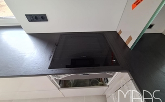 Ceranfeld in der Dekton Arbeitsplatte Sirius