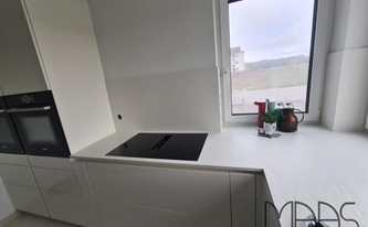 Küche in Babenhausen mit Laminam Arbeitsplatten und Rückwänden Ardesia Bianco a Spacco