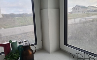 Ecke mit Laminam Rückwänden Ardesia Bianco a Spacco verkleidet
