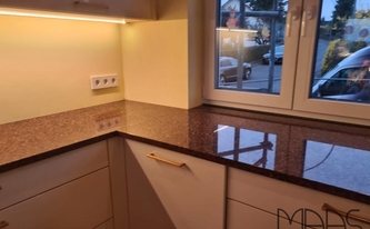 Granit Arbeitsplatten Rosso Balmoral in 2 cm Stärke