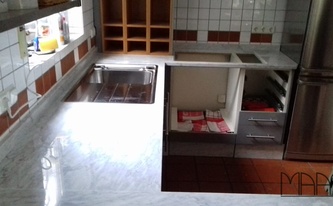 Küche in Bad Soden am Taunus mit neuen Marmor Arbeitsplatten Bianco Gioia Venatino