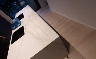 Kücheninsel mit Dekton Arbeitsplatten Rem