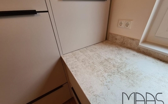 Montage der Dekton Arbeitsplatte und Wischleisten Nilium