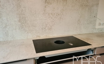 Montage der Dekton Arbeitsplatten und Rückwände Nilium in Bergheim