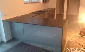 Montage der Caesarstone Arbeitsplatten 4120 Raven in Bergisch Gladbach 