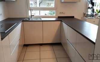 Montage in Overath bei Bergisch Gladbach der Dekton Arbeitsplatten Sirius