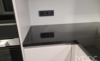 Granit Arbeitsplatten Nero Assoluto India in Bergisch Gladbach montiert
