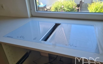 Ceranfeld in der Dekton Arbeitsplatte Aeris