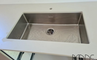 Unterbauspüle in der Dekton Arbeitsplatte Aeris