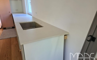 Küchenzeile mit Dekton Arbeitsplatten Aeris