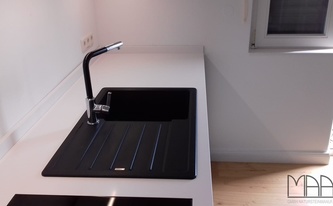 Silestone Arbeitsplatte und Sockelleisten Blanco Zeus Extreme