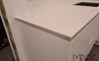 Silestone Arbeitsplatten Desert Silver in Bergisch Gladbach montiert
