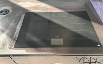 Ceranfeld in der Dekton Arbeitsplatte Sirius