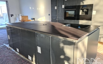 Montage in Berlin der Dekton Arbeitsplatte Sirius