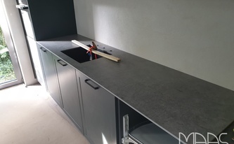 Montage in Berlin der Dekton Arbeitsplatten Kreta